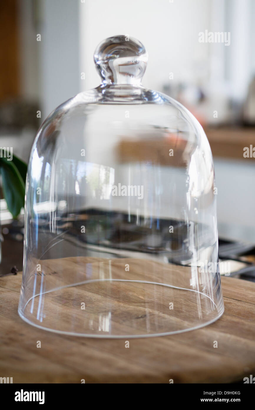 Close-up of a Bell jar sur un comptoir de cuisine Banque D'Images