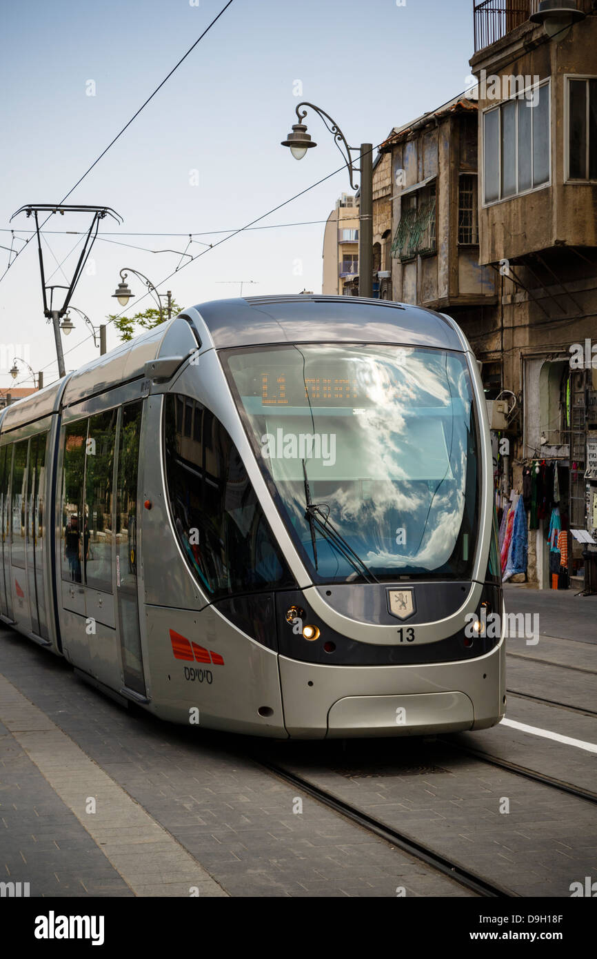 Tramway à Jaffa Street, Jérusalem, Israël. Banque D'Images