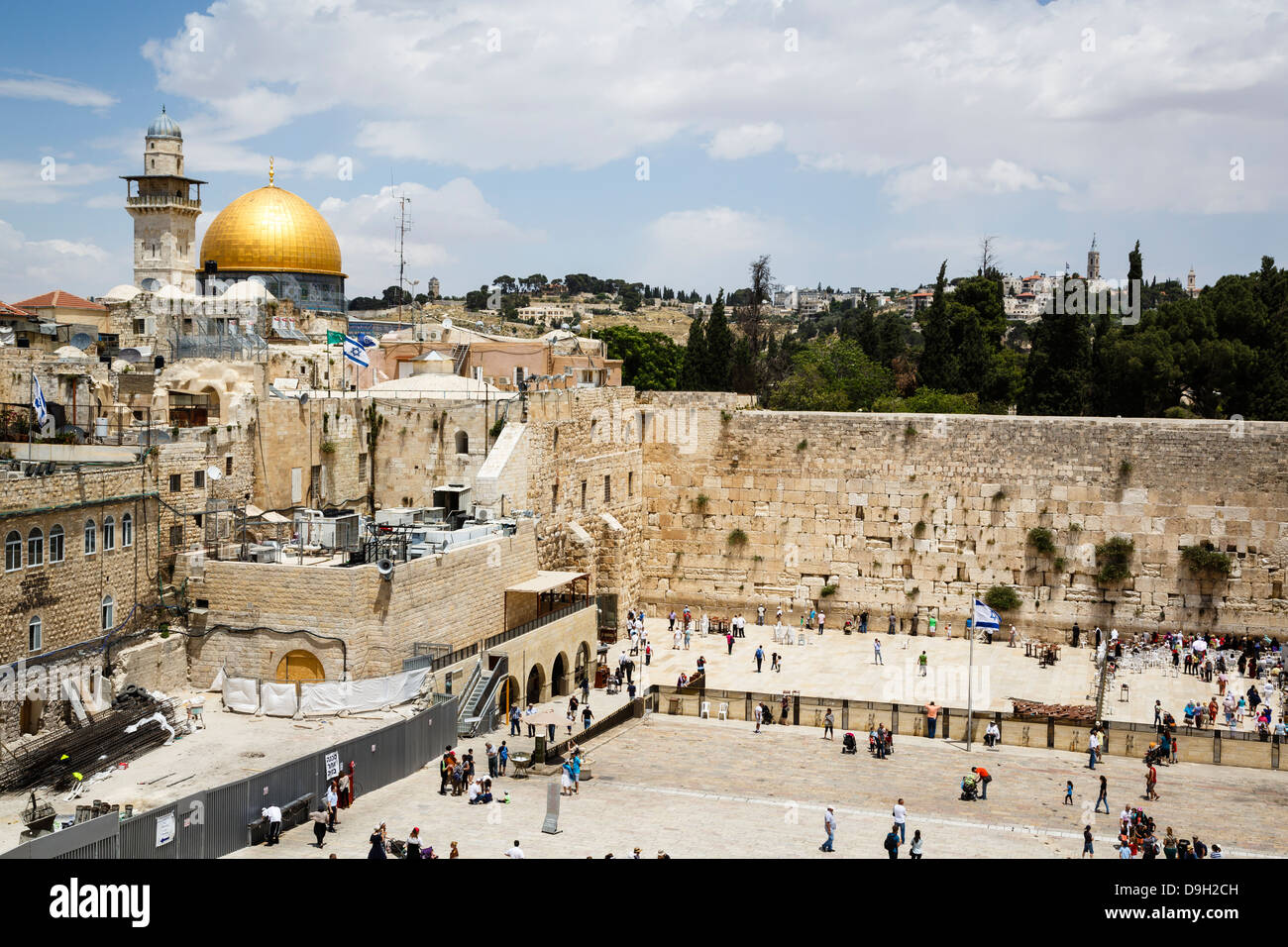Vue sur le mur des lamentations connu également comme le mur occidental et le dôme du Rocher mosquée, Jérusalem, Israël. Banque D'Images