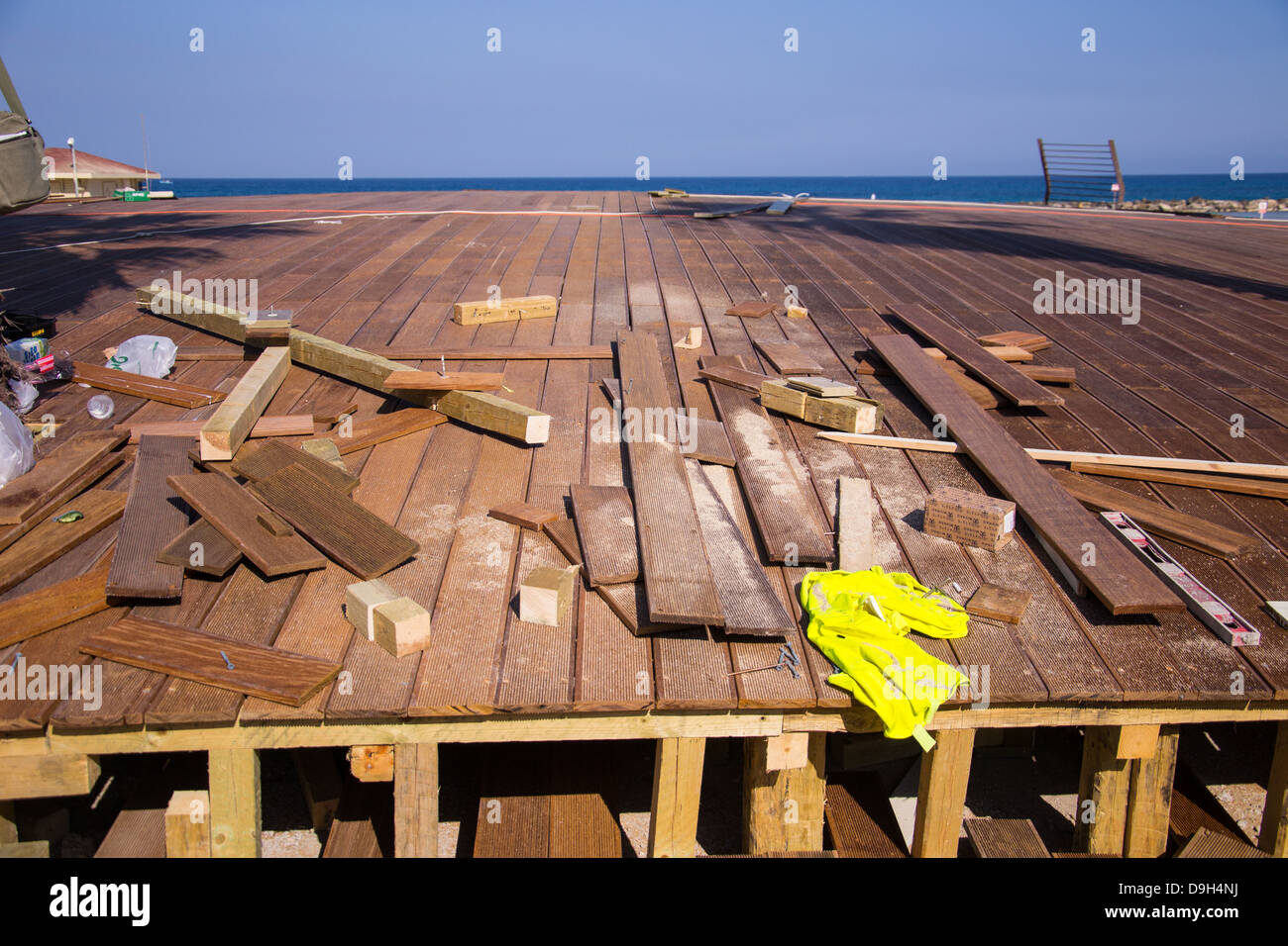 Décisions du parquet près de la plage Banque D'Images