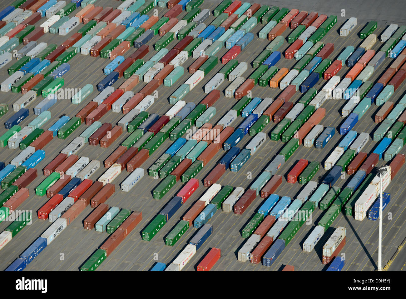 Allemagne Hambourg HHLA terminal conteneurs , port à quai dans le port de Hambourg Burchard Banque D'Images