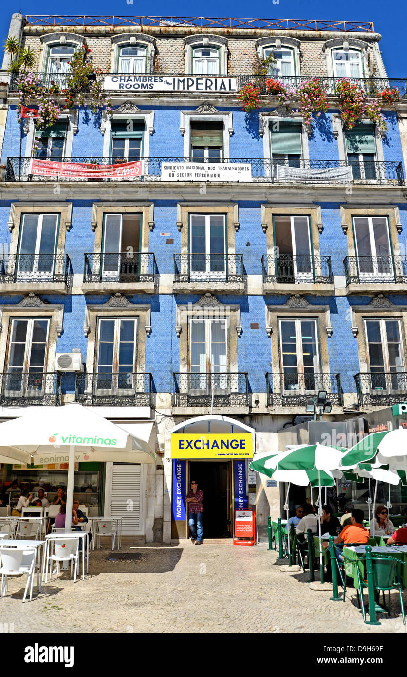 Ancien bâtiment exchange boutique bar terrasse Lisbonne Portugal Banque D'Images