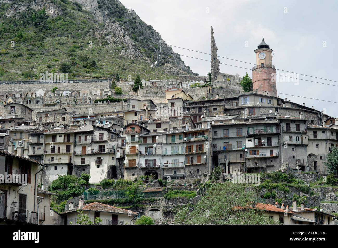 Photo de la commune de Tende, élevé dans les Alpes du sud dans le Parc National du Mercantour et vallée de la Roya. Banque D'Images