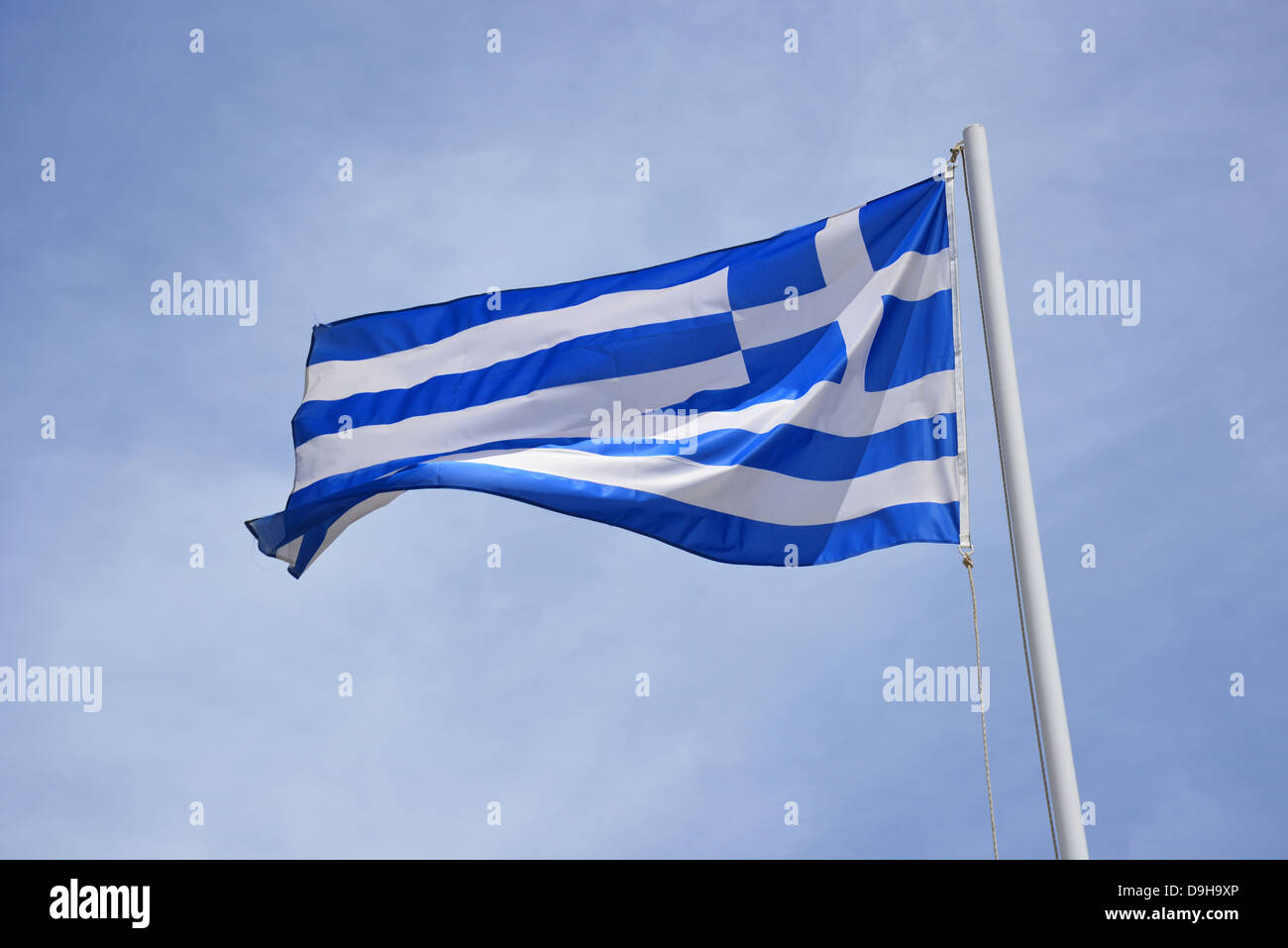 Drapeau grec volant à Kallithea, thermes, Kallithea Rhodes (Rodos), du Dodécanèse, Grèce, région sud de la Mer Egée Banque D'Images