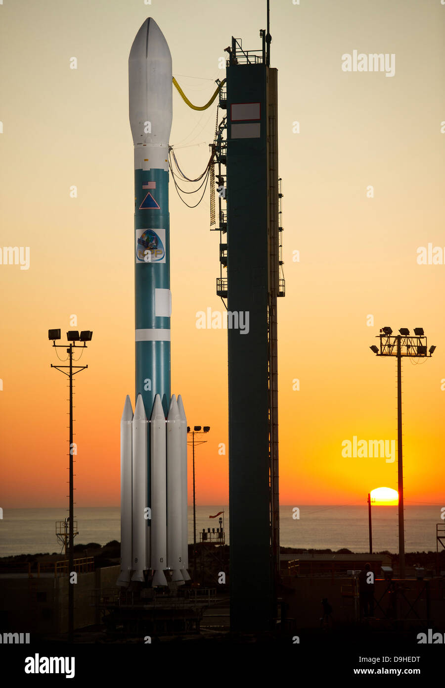 La fusée Delta II sur sa plateforme de lancement. Banque D'Images