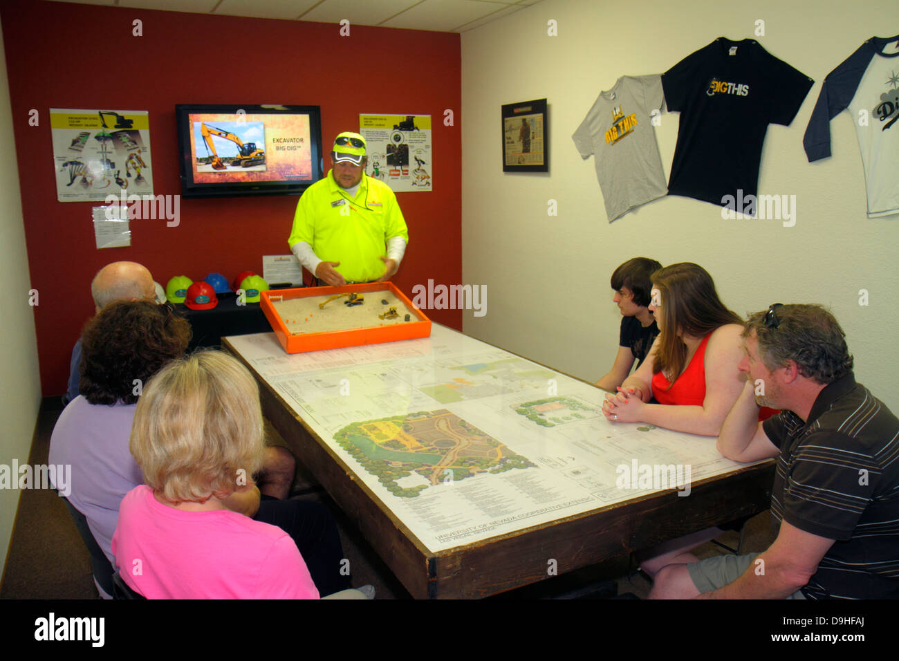 Las Vegas Nevada,Dig Then,pratique,bulldozer,excavatrice,sous un nouveau chantier de construction constructeur,équipement,orientation,classe,enseignant,enseigner Banque D'Images