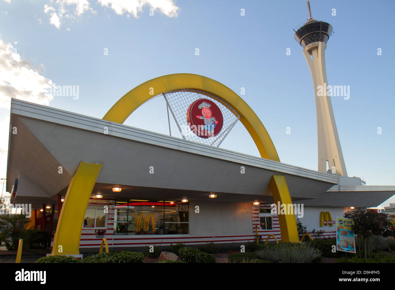 Las Vegas Nevada, Sahara Avenue, McDonald's, hamburgers, hamburgers, restauration rapide, restaurant restaurants restaurants cafés, extérieur, Stratosphere Casino Hotel & T. Banque D'Images
