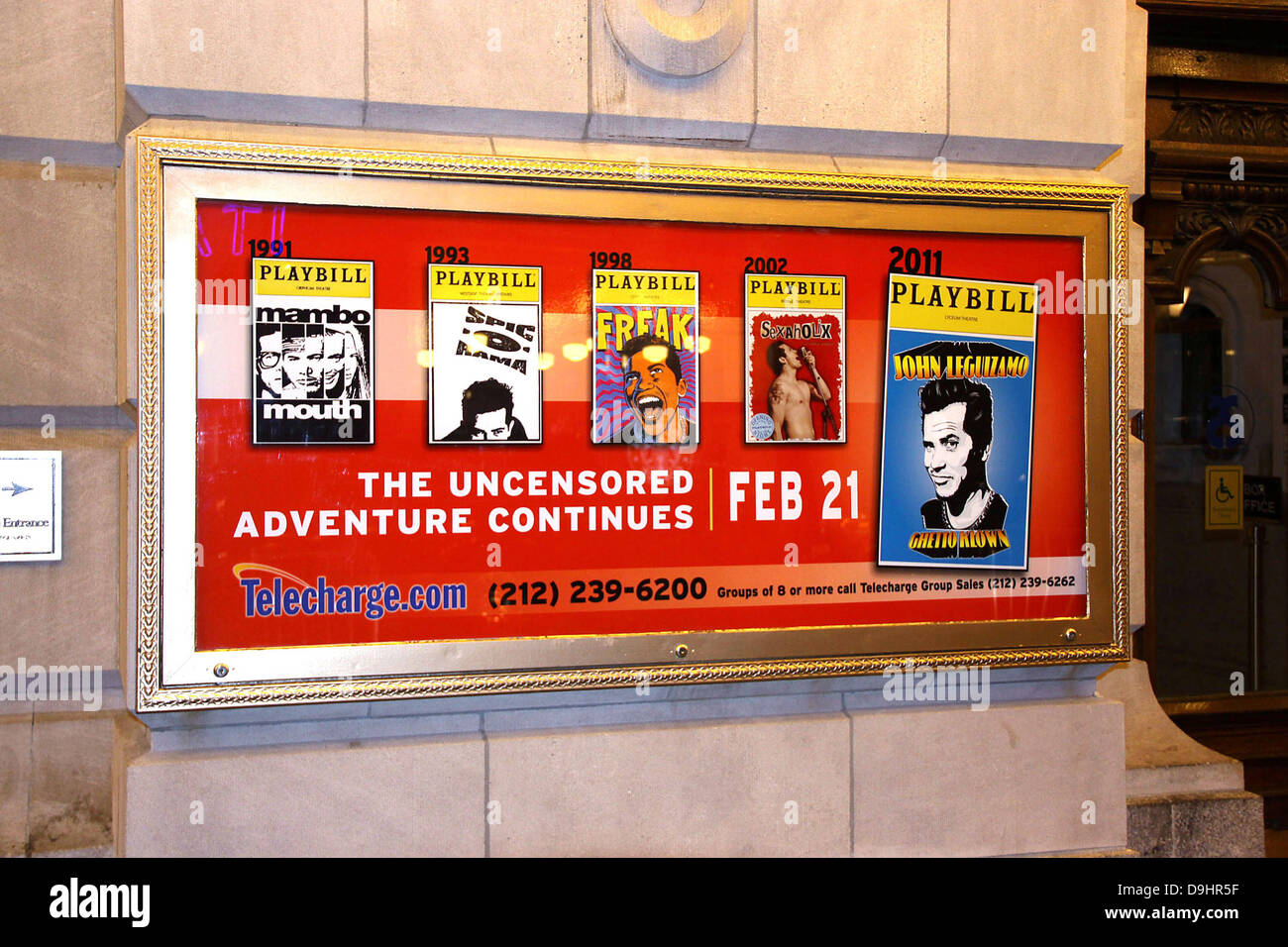 John Leguizamo sur l'affiche de la soirée d'ouverture pour la première de Broadway 'Ghetto Klown' au Lyceum Theatre - Curtain Call New York City, USA - 22.03.11 Banque D'Images