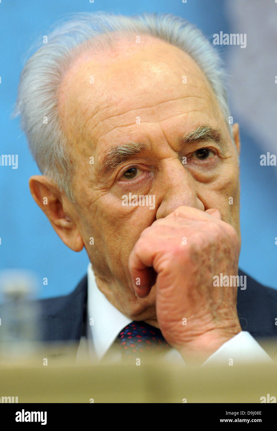 Le Président Shimon Peres, 60 ans de relations diplomatiques British-Israeli - Conférence tenue à Chatham House. Londres, Angleterre - 30.03.11 Banque D'Images