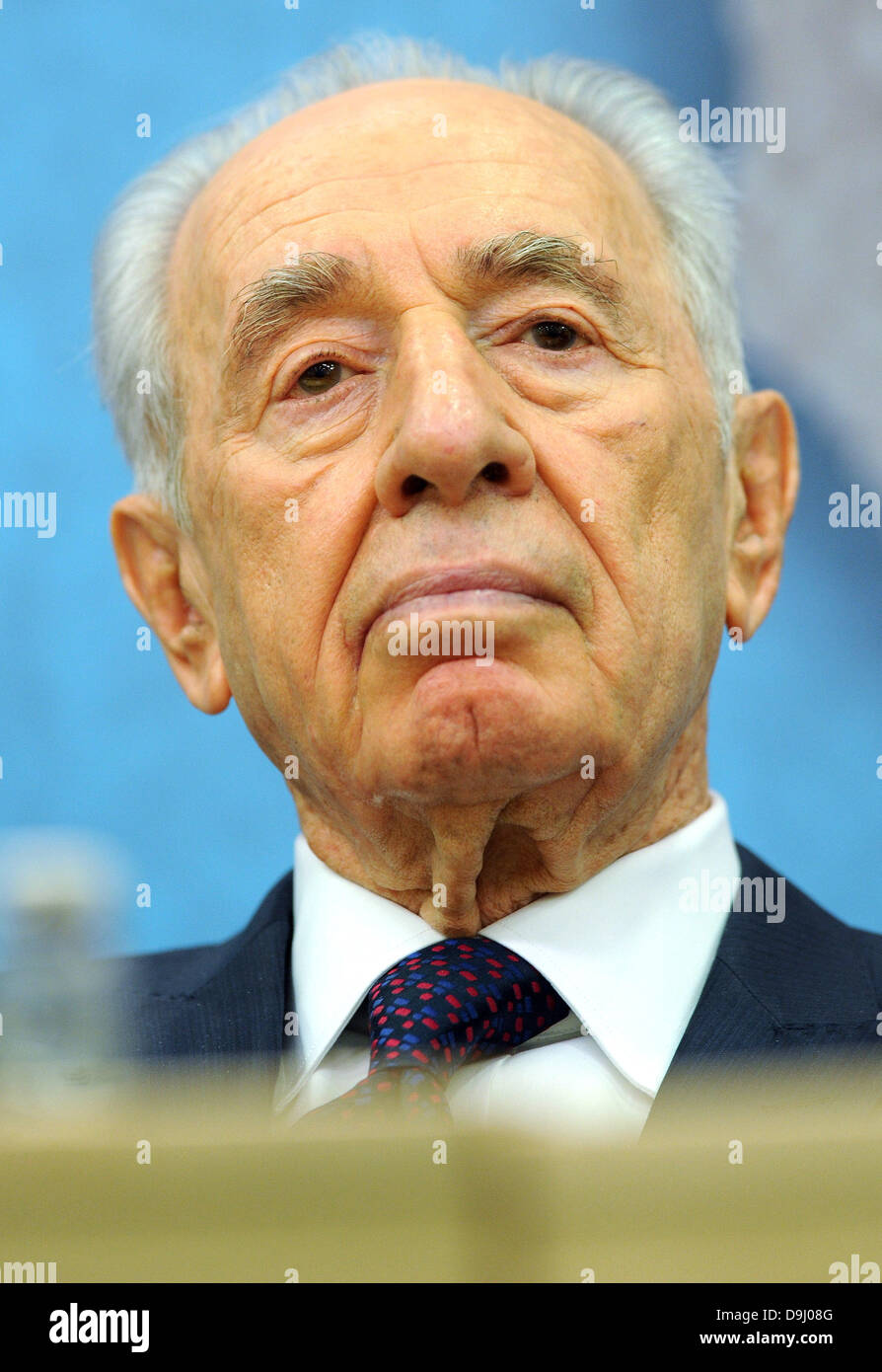 Le Président Shimon Peres, 60 ans de relations diplomatiques British-Israeli - Conférence tenue à Chatham House. Londres, Angleterre - 30.03.11 Banque D'Images