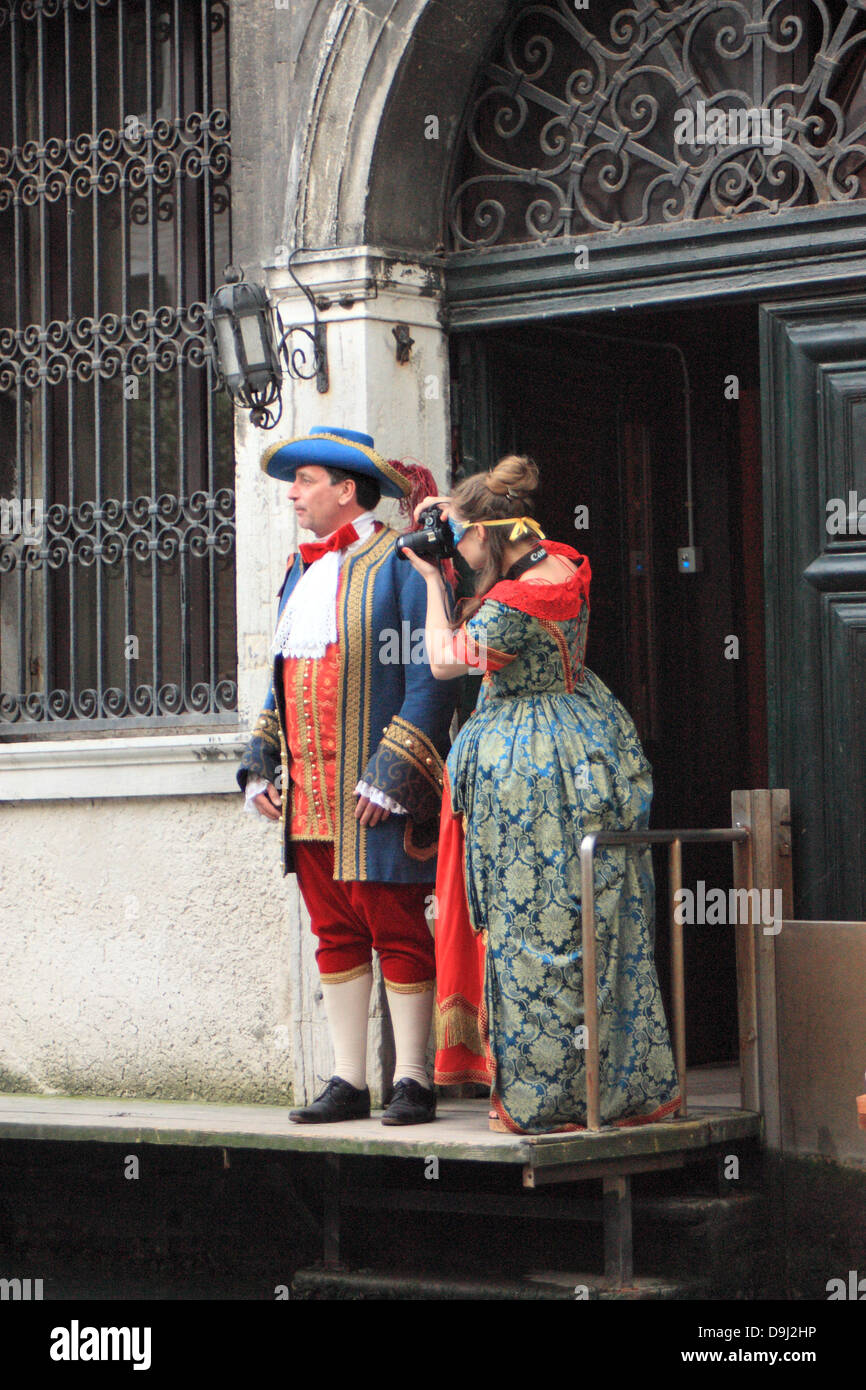 Carnaval de Venise. Les touristes en costume. Banque D'Images