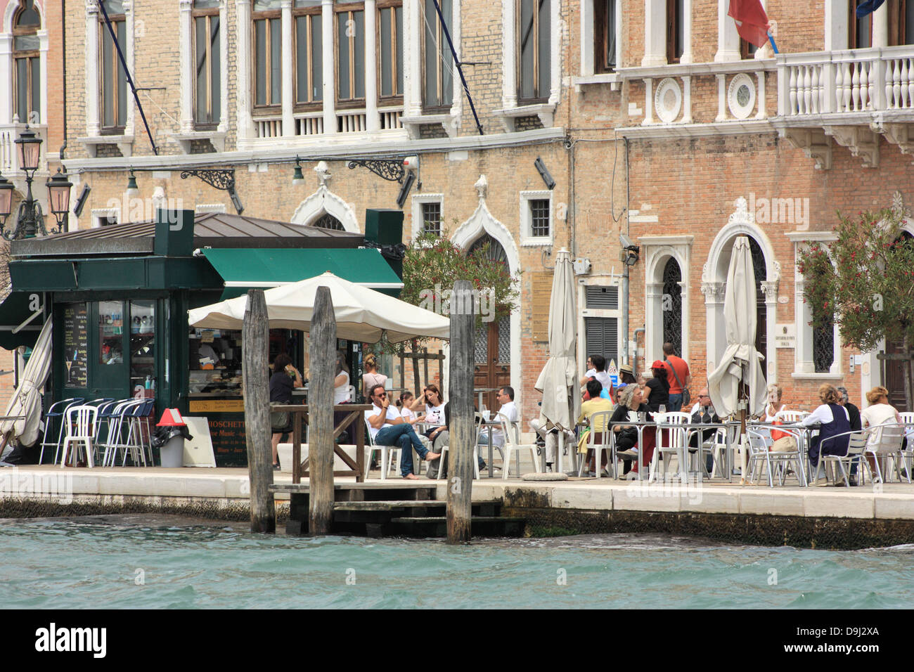 Café kiosque Bar 'El Chioschetto' à bord de Zattere Banque D'Images