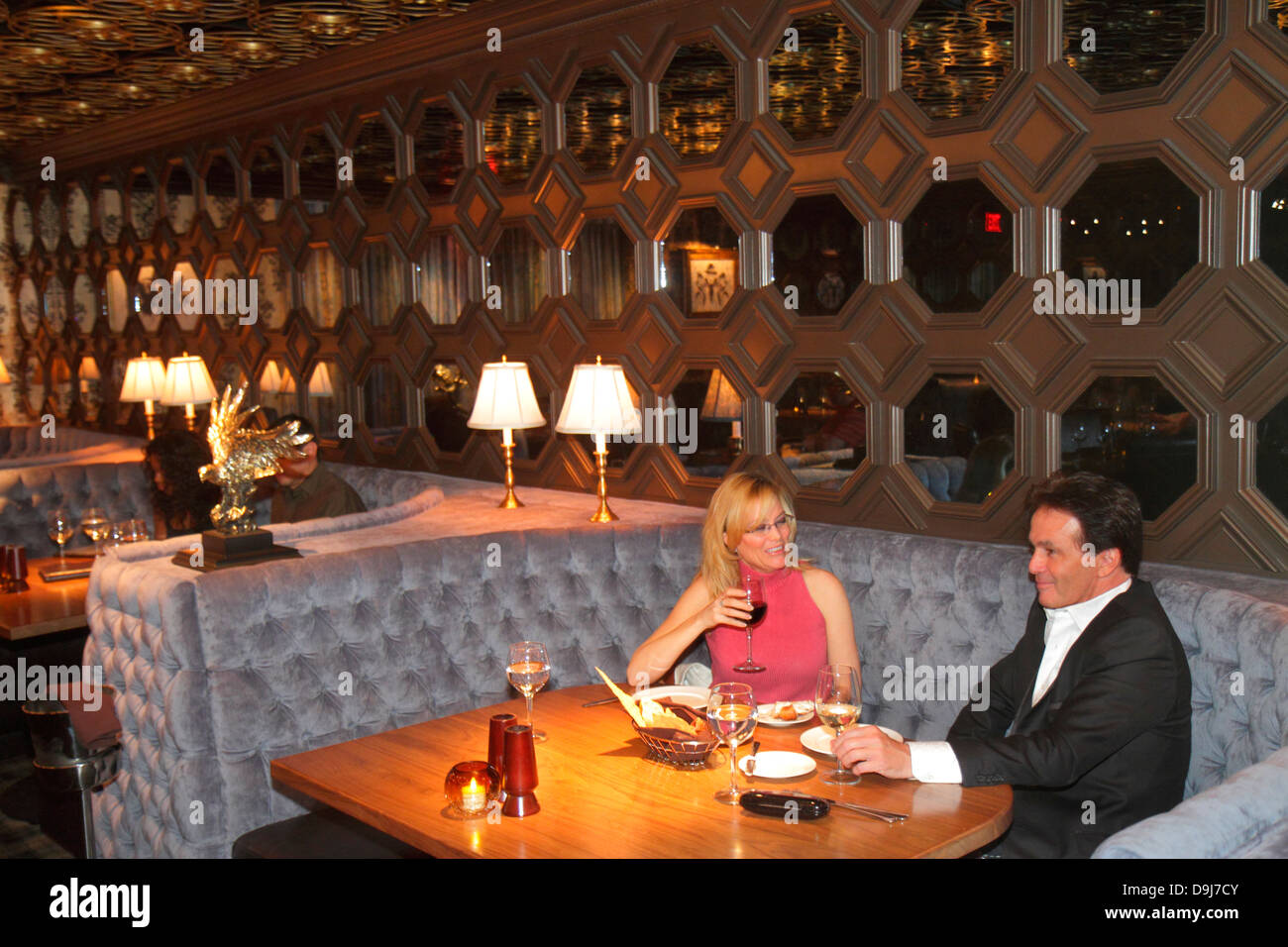 Las Vegas Nevada, le Strip, Convention Center Drive, le Barrymore, restaurant restaurants repas manger dehors café cafés bistrot, intérieur intérieur, adulte Banque D'Images