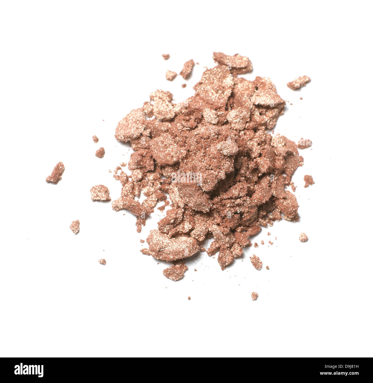 Maquillage poudre libre pile scatter cut sur un fond blanc Banque D'Images