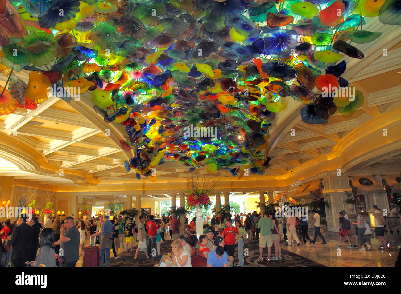 Las Vegas Nevada, le Strip, South Las Vegas Boulevard, Bellagio, hôtel hôtels motels Inn motel, casino, hall, plafond, verre, Chihuly, clients, visiteurs Banque D'Images