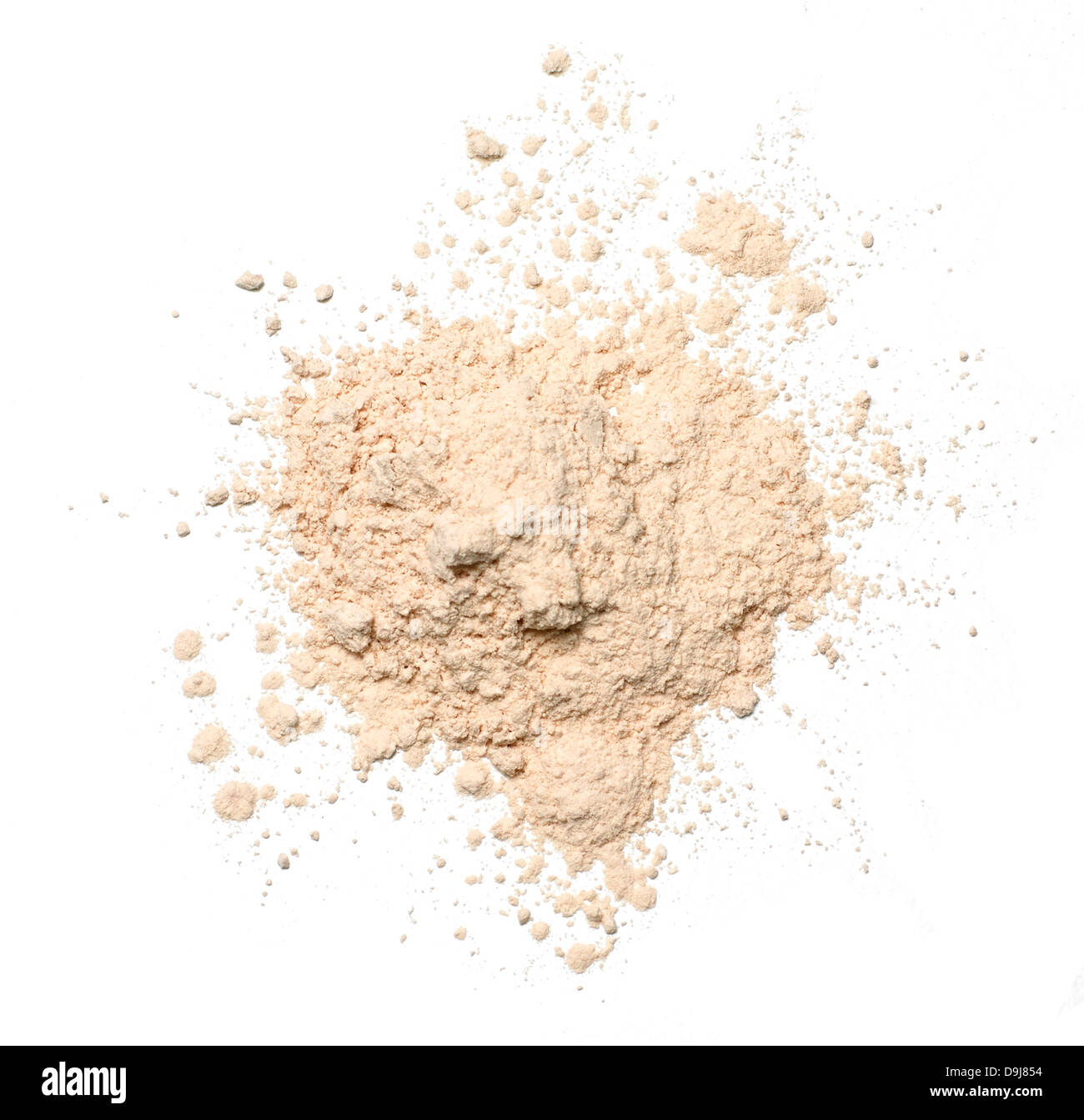 Maquillage poudre libre pile scatter cut sur un fond blanc Banque D'Images
