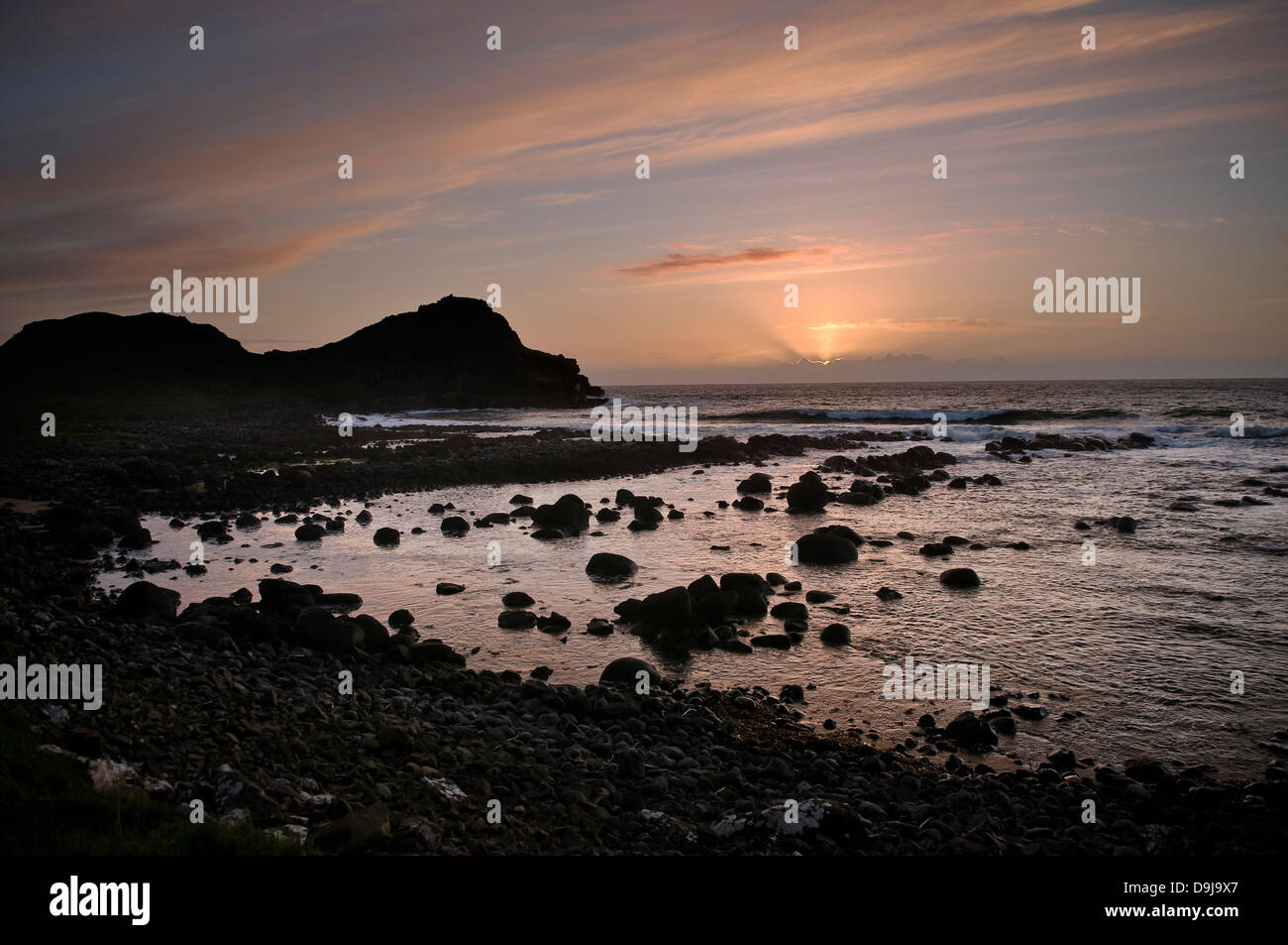 Coucher du soleil à la Giant's Causeway, comté d'Antrim, en Irlande du Nord, Royaume-Uni Banque D'Images