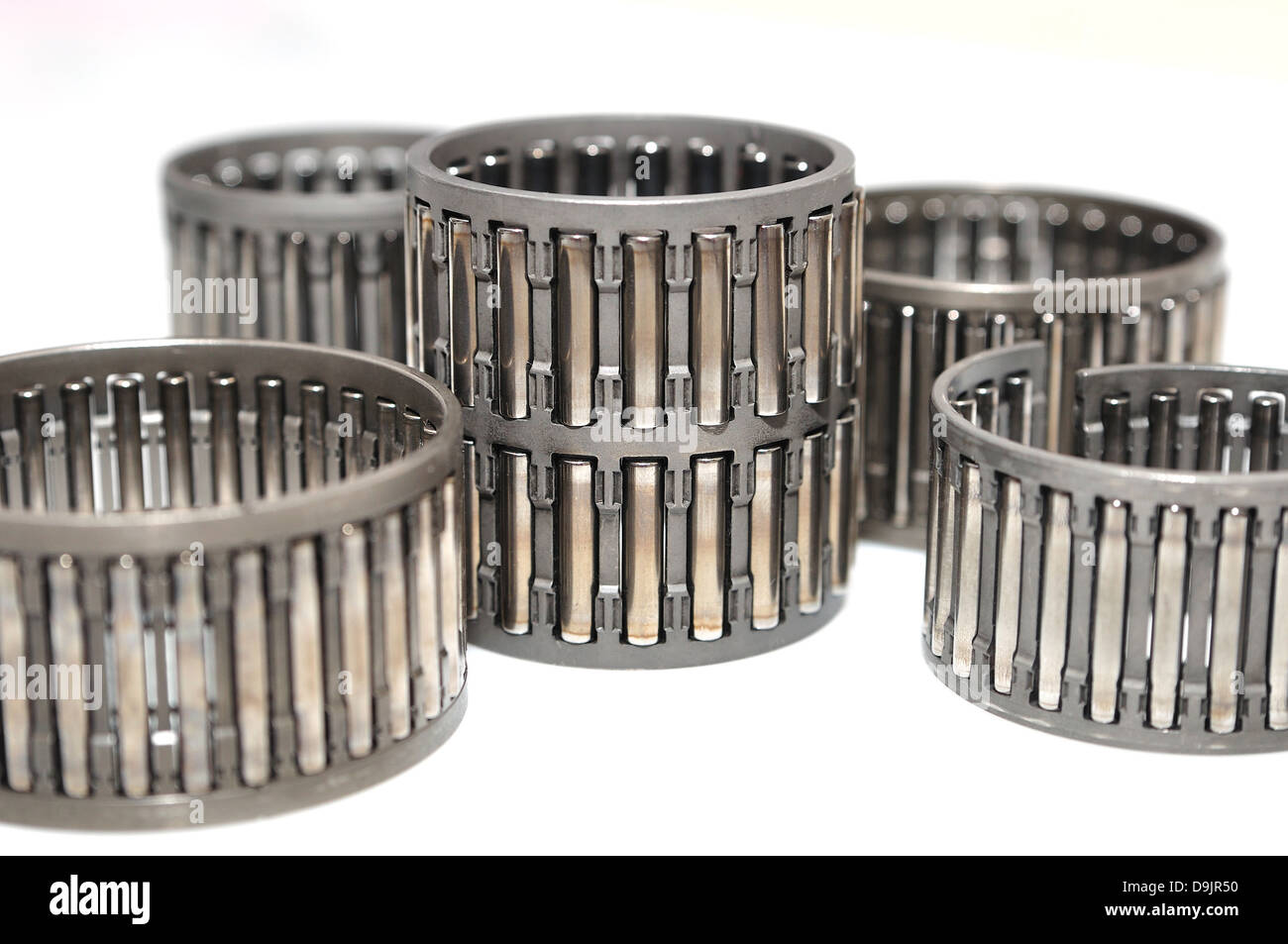 Les roulements à rouleaux du groupe isolé sur fond blanc Photo Stock