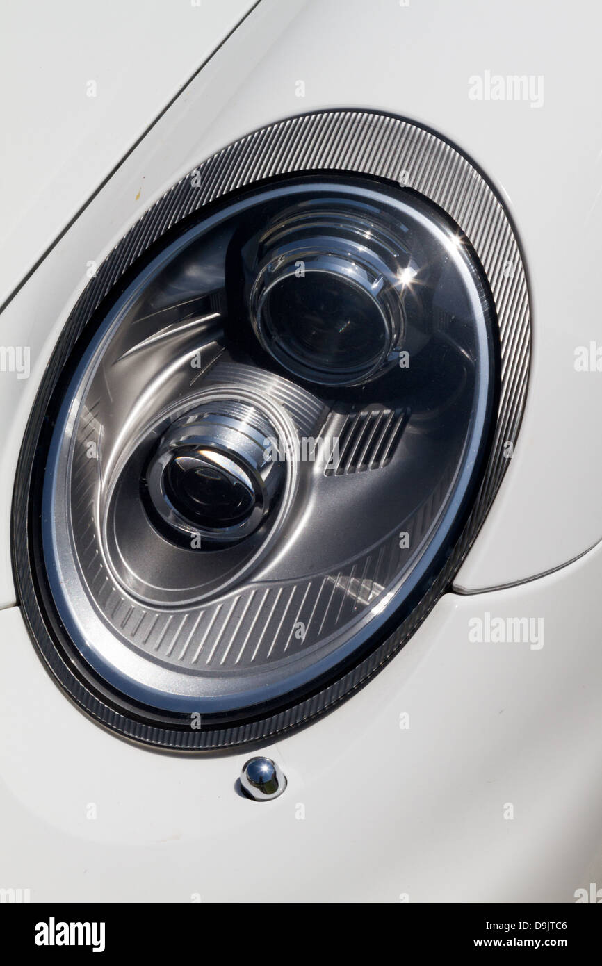 Close up de phare sur la fin blanc modèle Porsche Banque D'Images