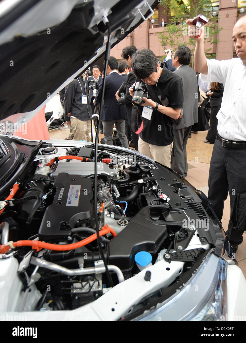 Tokyo, Japon. 20 Juin, 2013. Honda Motors' tout nouveau Accord Hybrid sont sur l'affichage pendant un lancement à Tokyo le Jeudi, 20 juin 2013. Doté d'une cote d'économie de carburant et le style exclusif, l'Accord hybride utilise la nouvelle Honda deux-moteur transmission hybride, qui permet au véhicule de se déplacer à travers trois différents modes de conduite pour optimiser le rendement du carburant. (Photo de Natsuki Sakai/AFLO/Alamy Live News) Banque D'Images