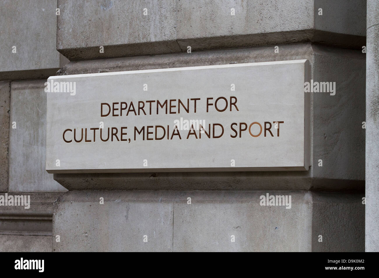 Nom / plaque panneau routier à l'entrée du ministère de la Culture, des médias et du Sport, Whitehall, Westminster, London, UK Banque D'Images