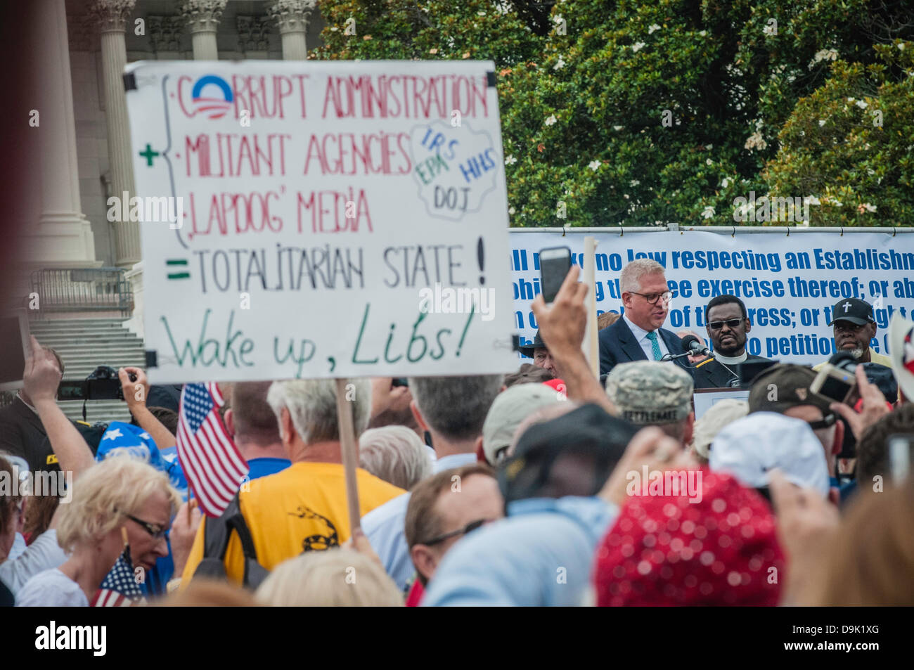 Washington DC, USA. 19 Juin, 2013. Tea Party Anti-patriotes IRS & Anti Immigration illégale de démonstration dans le centre commercial Capitol, Washington, DC grands orateurs comprenaient Glenn Beck, Rand Paul et Michelle Bachman. Estimation de foule entre 10 000 - 15 000. Banque D'Images