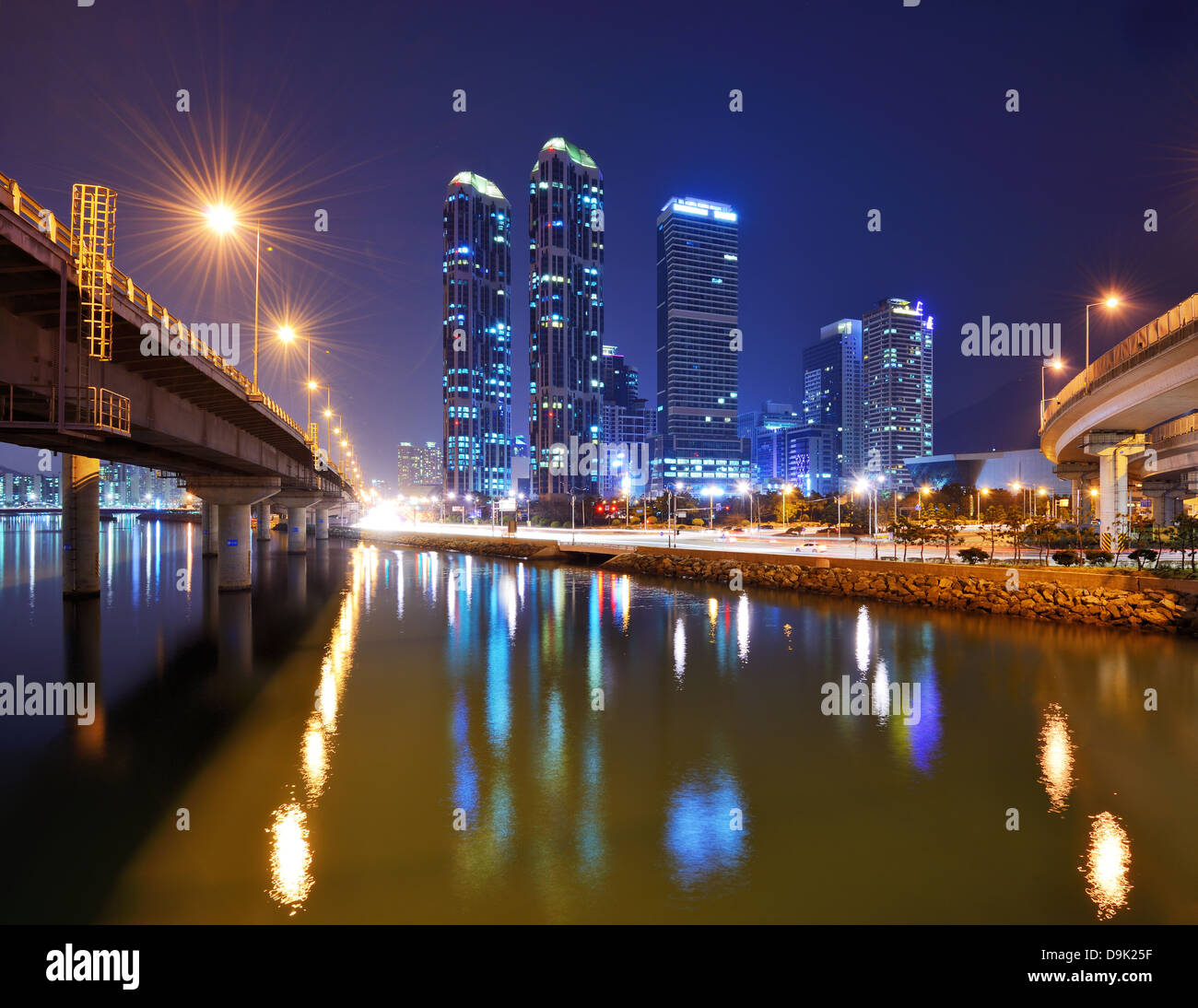 Toits de Busan, Corée du Sud dans la nuit. Banque D'Images