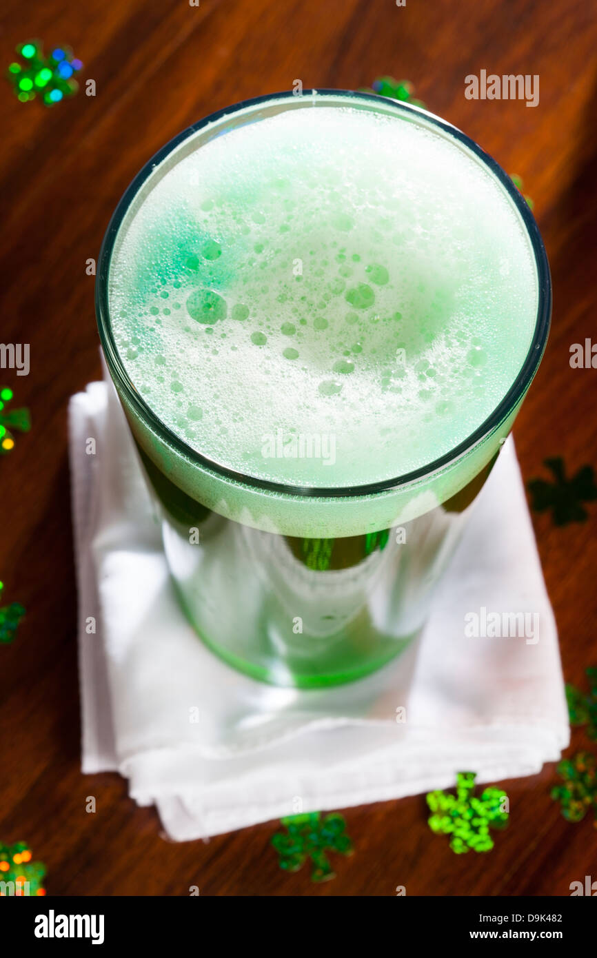 Teint en vert bière pour la St Patrick Day Celebration Banque D'Images