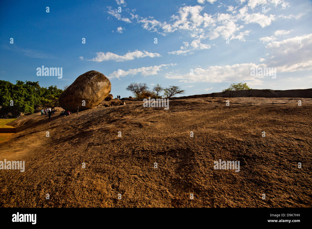 Rock sur une colline, Krishna's Butter Ball, Mahabalipuram, district de Kanchipuram, au Tamil Nadu, Inde Banque D'Images