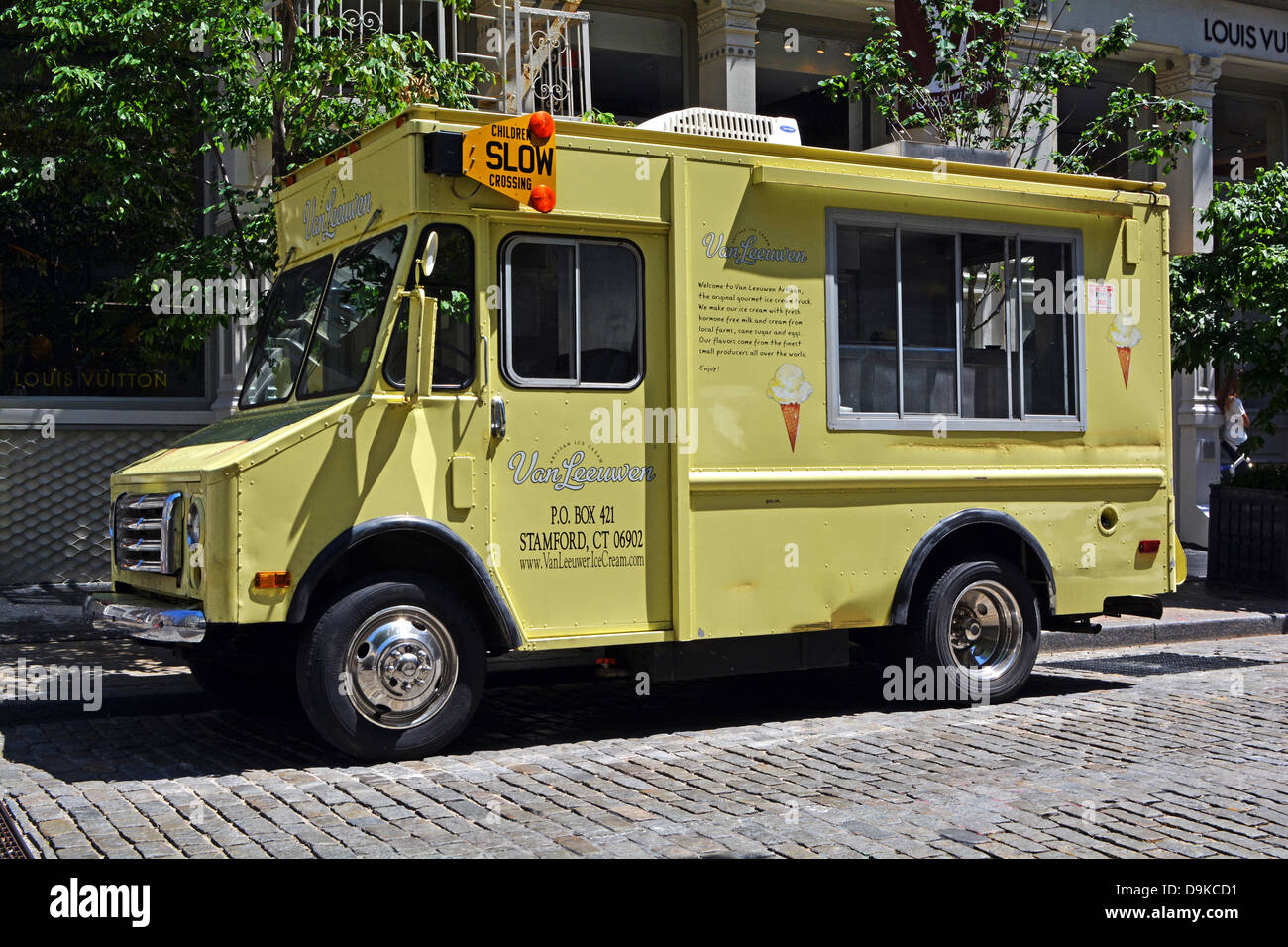 Van Leeuwen camion de crème glacée artisanale vente de desserts gastronomiques dans la section de Soho, Manhattan, New York City Banque D'Images