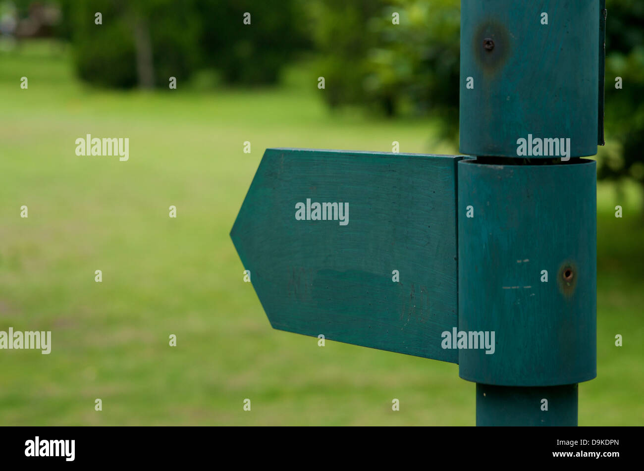 Blank sign dans le parc Banque D'Images