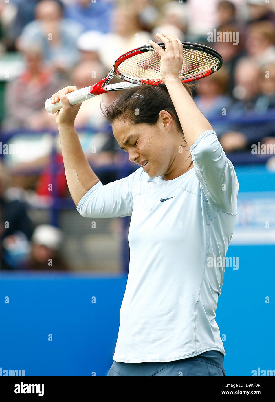 21.06.2013 Eastbourne, Angleterre. Jamie Hampton (USA) bat Caroline Wozniacki (DEN) en demi-finale des Célibataires Femmes par un score 6-7, 7-5, 6-3 à Devonshire Park Banque D'Images