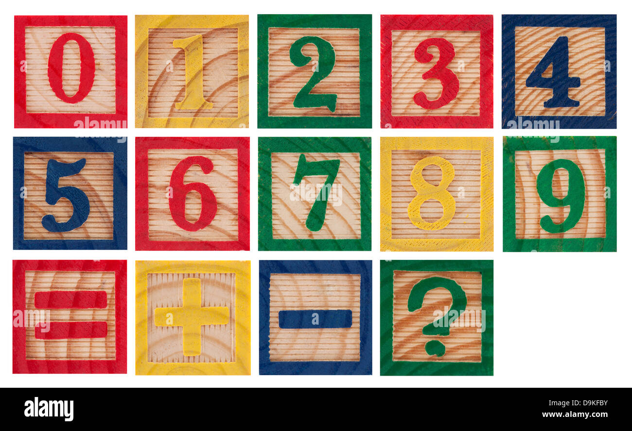 Numéros colorés en bois isolé sur blanc Banque D'Images