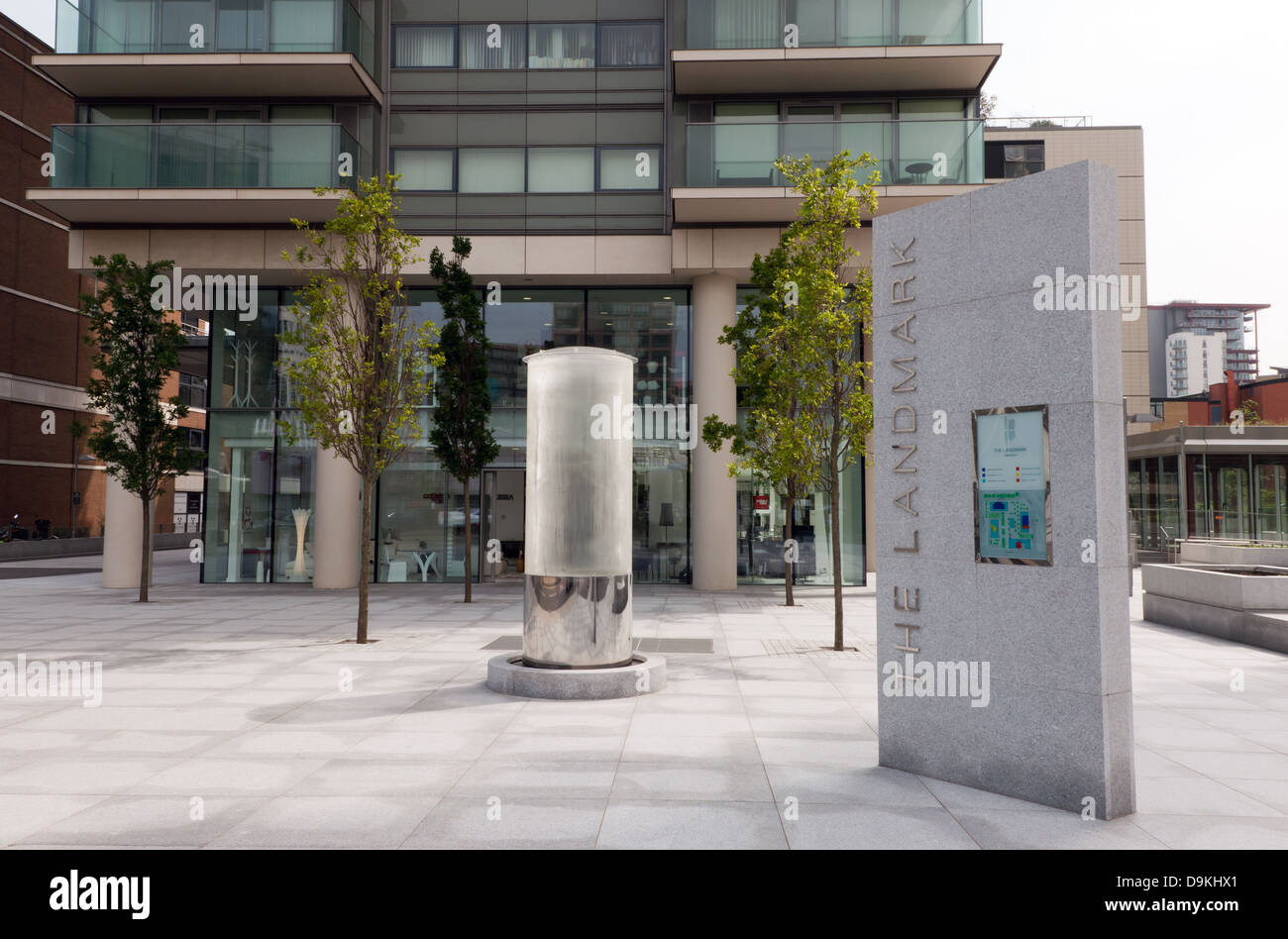 Base de la Landmark Tower, Canary Wharf, Londres, E14 Banque D'Images