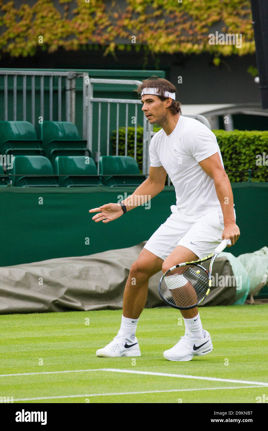 All England Lawn Tennis Club, Wimbledon, Londres, Royaume-Uni. Le 21 juin 2013. Rafael Nadal vu dans la pratique avant le championnat de Wimbledon 2013. Credit : Graham Eva/Alamy Live News Banque D'Images