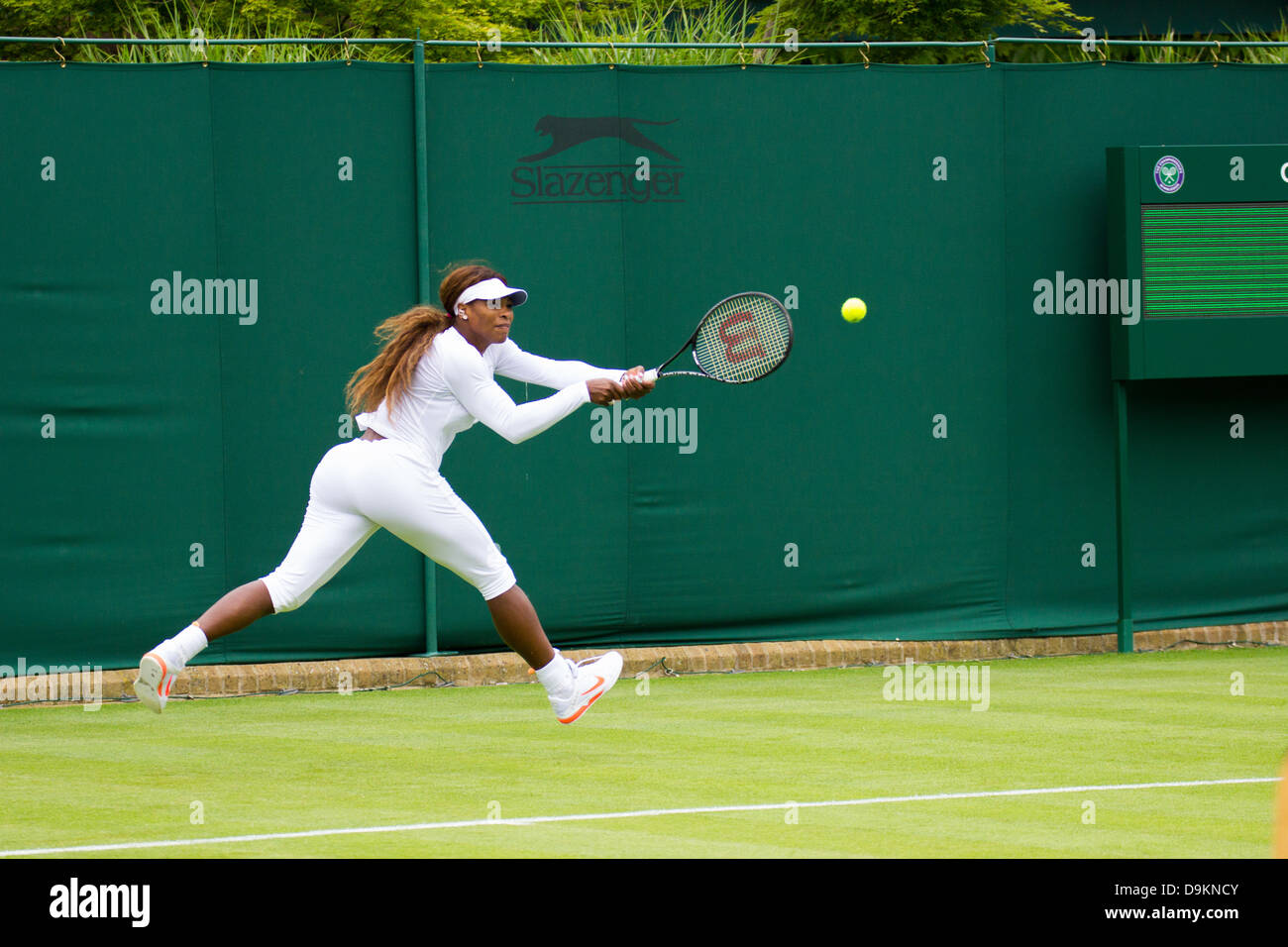 All England Lawn Tennis Club, Wimbledon, Londres, Royaume-Uni. Le 21 juin 2013. Pratique Tennis stars avant le championnat de Wimbledon 2013. Credit : Graham Eva/Alamy Live News Banque D'Images