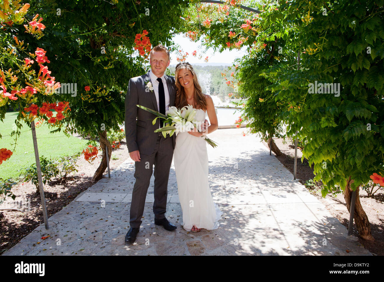 Portrait of mid adult woman sur jour de mariage Banque D'Images