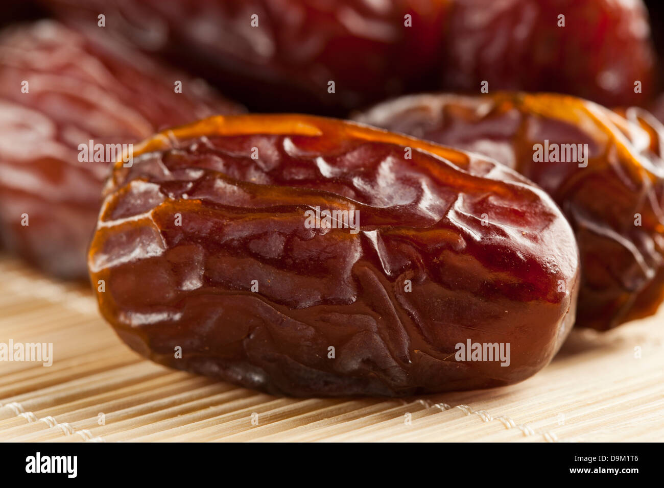 Les matières organiques fraîches Fruits Date brun sur un fond Banque D'Images