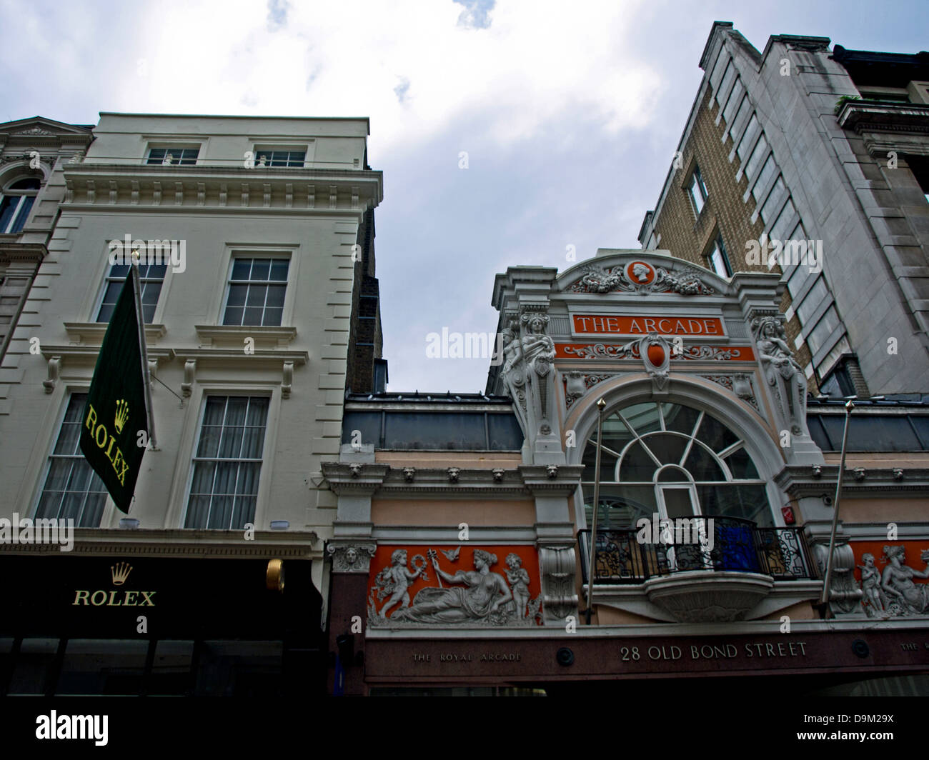 La façade de magasins sur sur Bond Street, un quartier chic rue commerçante dans le West End Banque D'Images