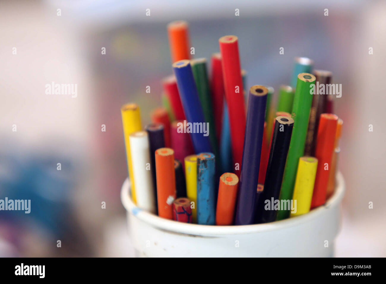 Partie supérieure de tasse de crayons de couleur Banque D'Images