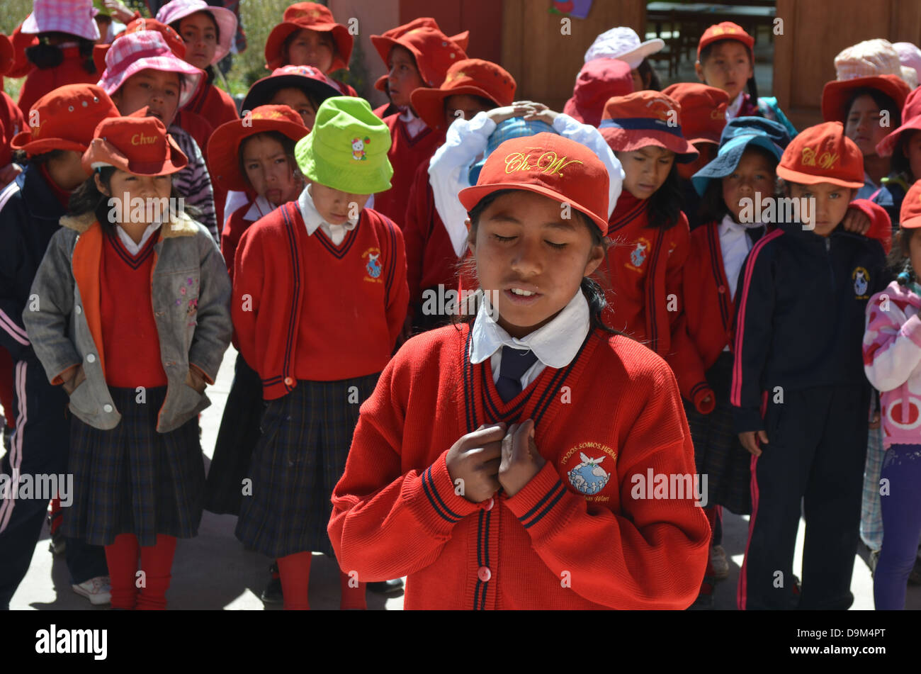 Ecolières à l'Chicuchaswasi projet école près de Cusco, Pérou, un organisme de bienfaisance local aide à projets Les enfants dans le besoin. Banque D'Images