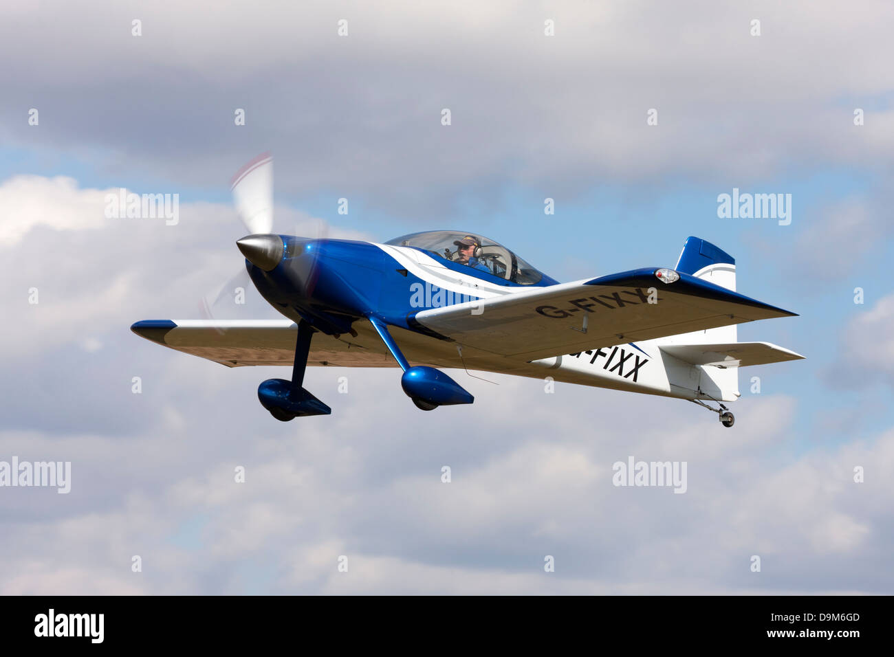 Cars TV-7 G-FIXX en vol après le ff de Breighton Airfield Banque D'Images