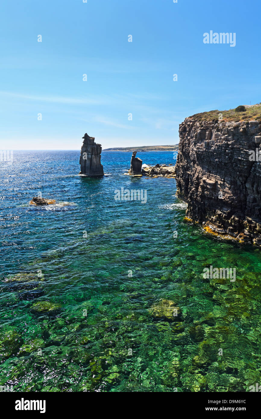 Le Colonne - falaise dans l'île de San Pietro, en Sardaigne, Italie Banque D'Images