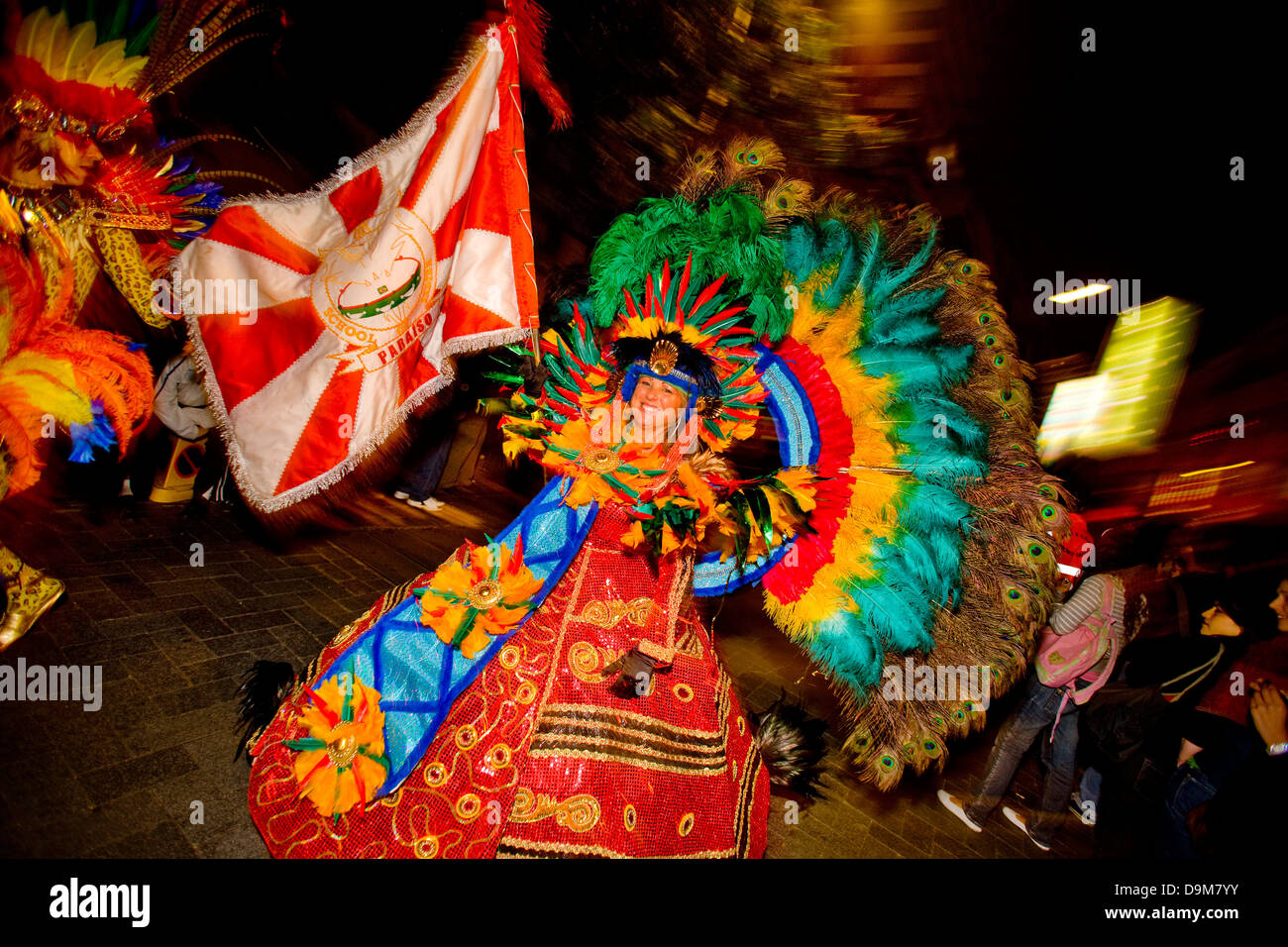 L'école de samba dancer, la nuit Défilé du Festival, le Festival de la Tamise Banque D'Images