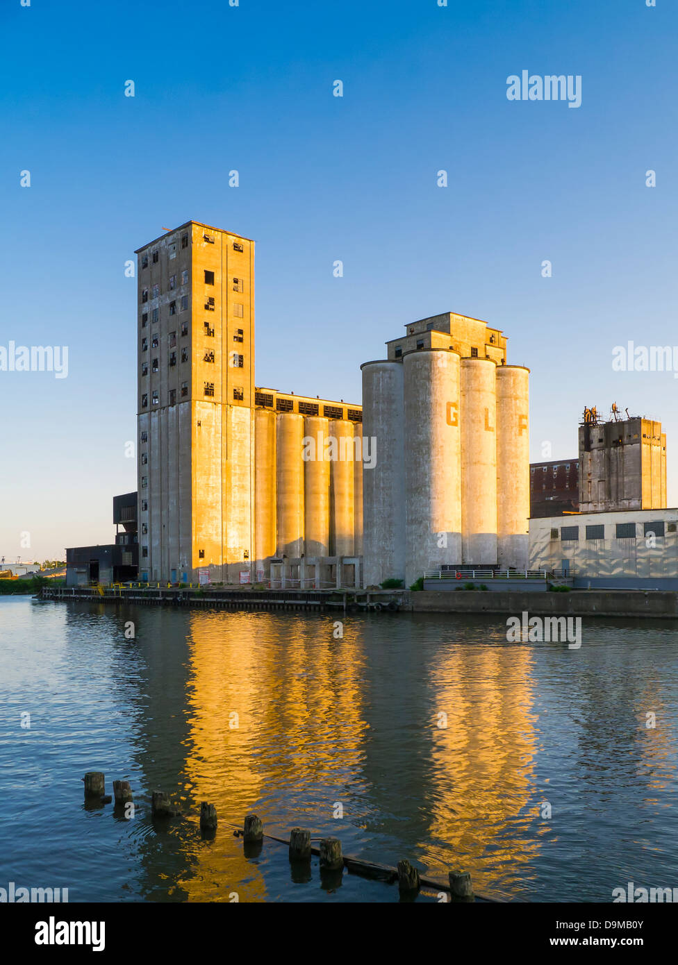 Abandonné sur l'élévateur à grain dans la rivière Buffalo Buffalo New York Banque D'Images