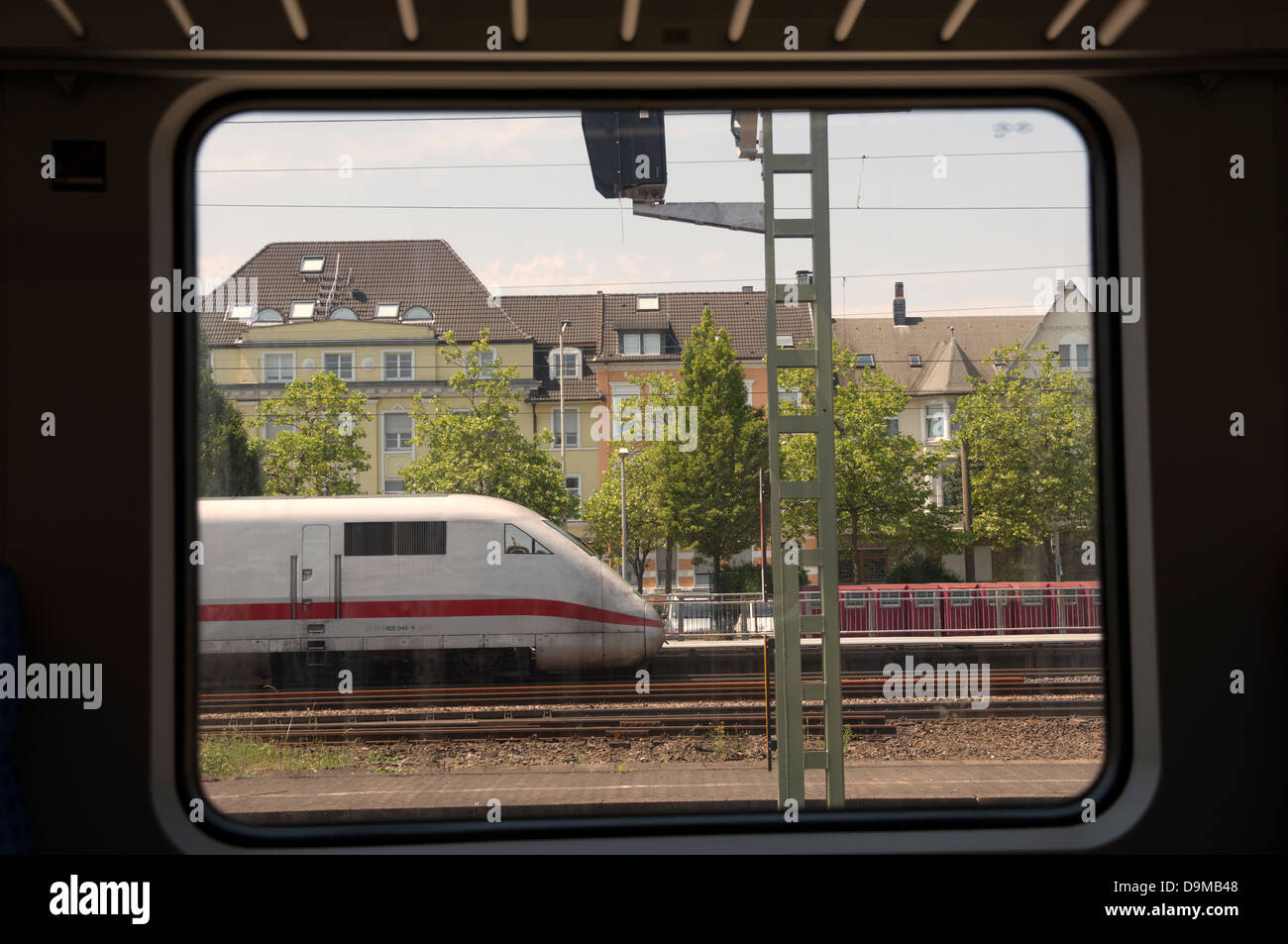 ICE (Intercity Express) train de voyageurs, Solingen, Allemagne. Banque D'Images