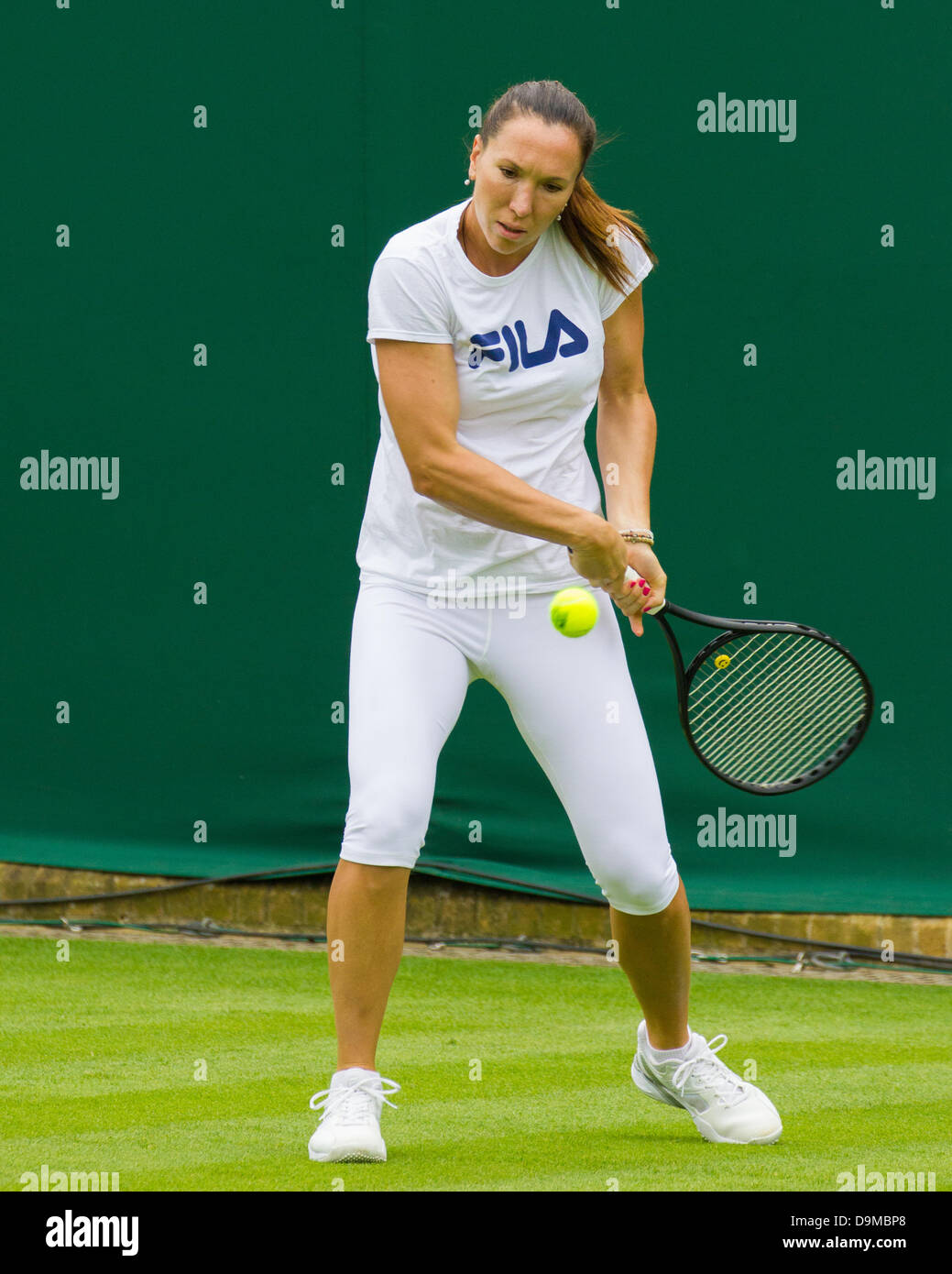 All England Lawn Tennis Club, Wimbledon, Londres, Royaume-Uni. Le 21 juin 2013. Jelena Janković vu dans la pratique avant le championnat de Wimbledon 2013. Credit : Graham Eva/Alamy Live News Banque D'Images
