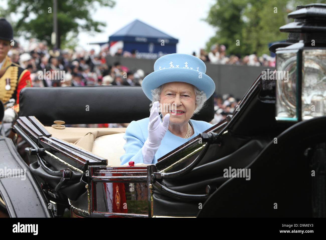 Son Altesse Royale la Reine à Royal Ascot Berkshire Angleterre Juin 2013 Banque D'Images