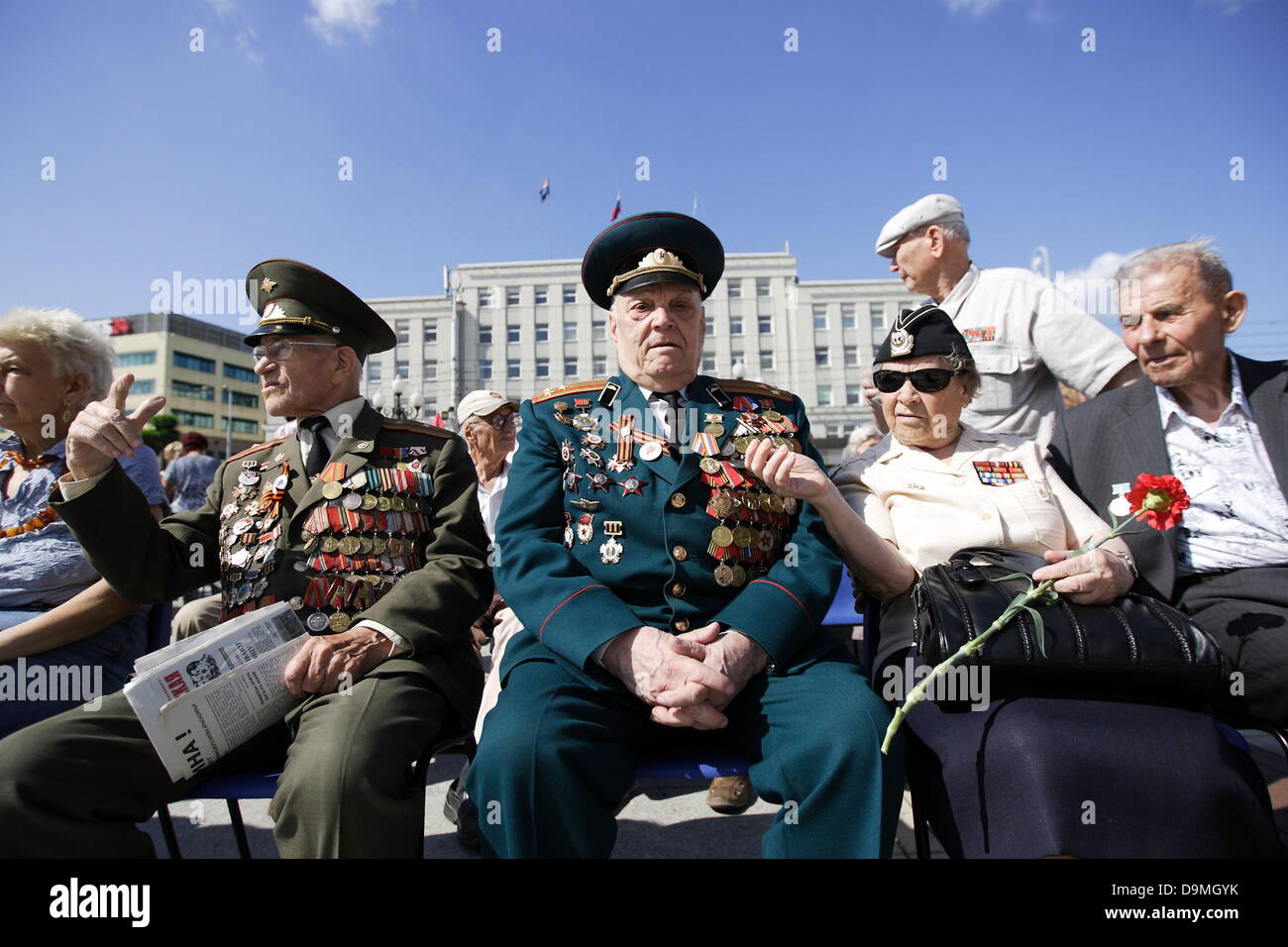 Kaliningrad, Russie, 22 juin 2013 Le but de la Victoire monté la colonne sur la place de la Victoire à Kaliningrad comme dernière étape de la reconstruction de la place de la Victoire et de payer à l'tribiute la Seconde Guerre mondiale, les anciens combattants de l'Armée rouge soviétique. Le but de la victoire a été la plus haute décoration militaire décernée pour la deuxième guerre mondiale, le service dans l'Union soviétique, le Crédit : Michal Fludra/Alamy Live News Banque D'Images