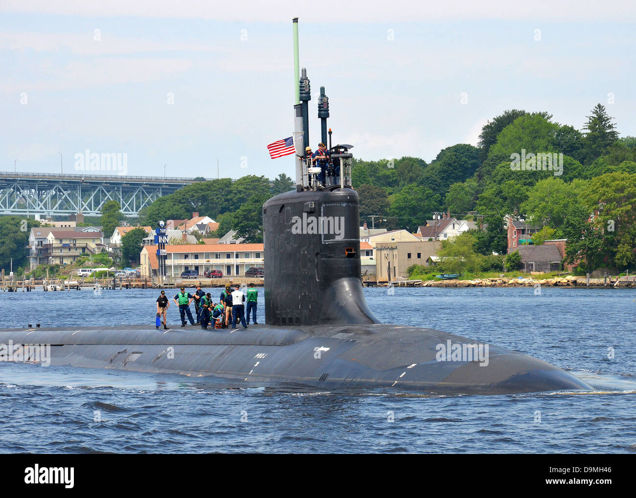 Virginie de l'US Navy de la classe de sous-marin d'attaque USS Missouri transits de la rivière Thames, en tant qu'il s'écarte Naval Submarine Base New London, 18 juin 2013 à Groton, CT. Banque D'Images